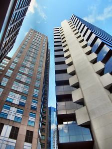 Banken-Tower: Kunden sollen im Zentrum stehen (Foto: pixelio.de/M. Hermsdorf)