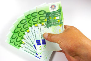 Cash-Bonus: Das motiviert nicht in allen Bereichen (Foto: I-vista, pixelio.de)
