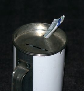 Spendendose: Freiwillige sind effektiver (Foto: Günther Richter, pixelio.de) Spendendose: Freiwillige sind effektiver (Foto: Günther Richter, pixelio.de)