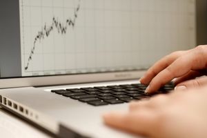 Daten: Videos schrauben Datenverbrauch hoch (Foto: Marko Greitschus/pixelio.de)