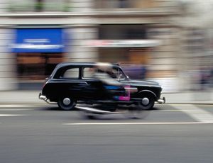 Black Cab: soll speziell gefördert werden (Foto: rainerSturm, pixelio.de) Black Cab: soll speziell gefördert werden (Foto: rainerSturm, pixelio.de)