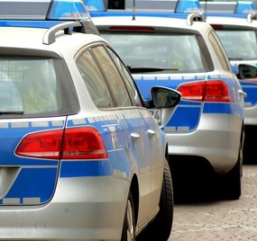 Polizeiwagen: Kosten für Sicherheit steigen (Foto: pixelio.de, Peter Hebgen)