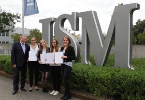 Dortmunder Deutschlandstipendiaten mit Prof. Dr. Böckenholt (Foto: ISM)
