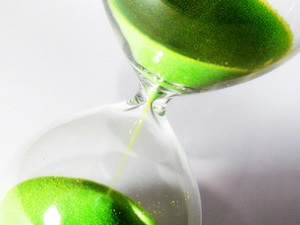 Sanduhr: Schnelle Arbeit nicht von Vorteil (Foto: Lupo, pixelio.de) Sanduhr: Schnelle Arbeit nicht von Vorteil (Foto: Lupo, pixelio.de)