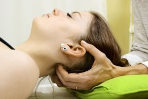 Kopfschmerzen in Balingen bei Physiotherapeuten behandeln (© Dan Race - Fotolia)