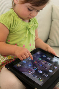 Tablet: ist schon für Kleinkinder faszinierend (Foto: flickr.com/shirley binn)