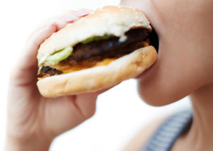 Burger: Kinder und Jugendliche sollten Konsum zügeln (Foto: Colourbox)