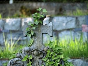 Grab: Trauerfeiern bald als Online-Streams (Foto: pixelio.de/Maria Lanznaster)