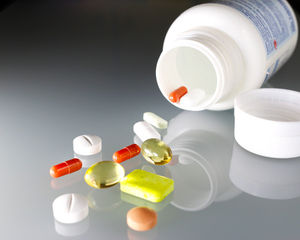 Medikamente: Hoffen auf bereits bestehende Pillen (Foto: pixelio.de, I-vista)