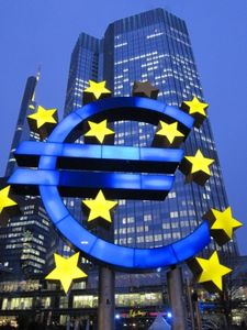 EZB: Währungshüter wollen Zinsen nicht erhöhen (Foto: pixelio.de/Linda Karlsson)