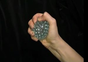 Ball in Hand: CRPS-Patienten leiden mit (Foto: Jaakko Hotta, aalto.fi) Ball in Hand: CRPS-Patienten leiden mit (Foto: Jaakko Hotta, aalto.fi)