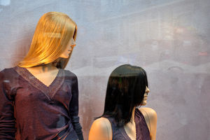 Schaufenster: Kleidung zieht Rückgabebetrüger an (Foto: pixelio.de, Peter Smola)