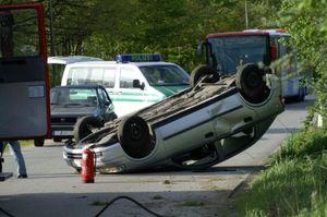 Unfall: Fünf Stunden Schlaf gefährden Verkehr (Foto: Erich Kasten/pixelio.de)