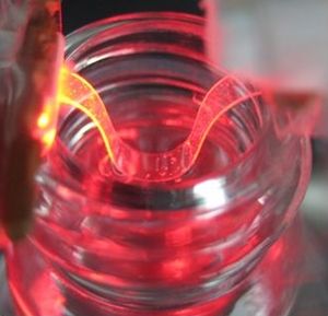 Einfach eintauchen: So misst der Sensor den Brechungsindex (Foto: upm.es)