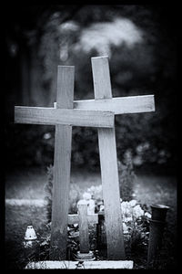 Kreuze: Todesfälle bedeuten viel Arbeit (Foto: Rudis-Fotoseite.de/pixelio.de)