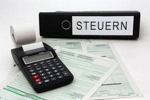 Steuern: Vermeidung kostet Kaufwillige (Foto: Tim Reckmann, pixelio.de)