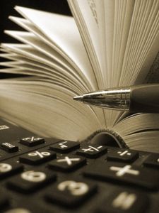 Konkurrenz: Bücher von Technik verdrängt (Foto: RainerSturm, pixelio.de)