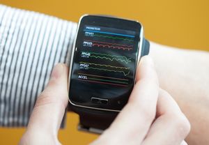 Smartwatch: Emotionen werden analysiert (Foto: Jason Dorfman/MIT CSAIL)