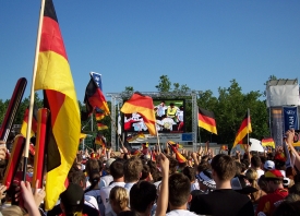 Public Viewing: Leidenschaft behindert User nicht (Foto: pixelio.de/J. Zehnder)