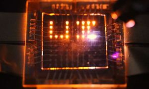 Spezial-Pixel: Diese leuchten nicht nur (Foto: Moonsub Shim, illinois.edu)