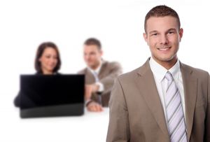 Arbeit: Männer sprechen Probleme eher an (Foto: Konstantin Gastmann/pixelio.de)