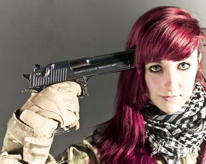 Waffe am Kopf: Suizide oft auf Facebook angekündigt (Foto: flickr.com/n4i)