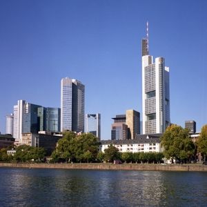 Frankfurter Skyline: Banken nutzen alle Tricks (Foto: pixelio.de, Thomas Bode)