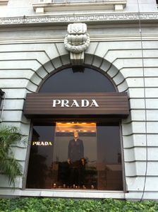 Prada: Google Search als Umsatzindikator (Foto: wikimedia/hoispenard)