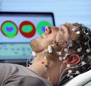 EEG-Messung: Forscher weisen Gehinveränderungen nach (Foto: fz-juelich.de)