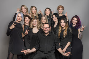 Das KLIPP Fashion-Team mit Creative Director Mario Krankl (© KLIPP)