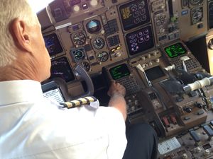 Pilot: Sieht Informationen jetzt als Text auf dem Display (Foto: FAA/Twitter) Pilot: Sieht Informationen jetzt als Text auf dem Display (Foto: FAA/Twitter)