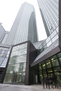 Mächtige Türme: Deutsche Bank langt wieder kräftig zu (Foto: db.com)