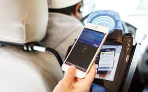 Mobiles Zahlen im Taxi: Viele nutzen App-Möglichkeiten nicht (Foto: visa.com)