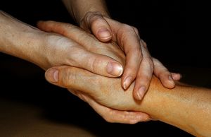 Hände: Mitgefühl verändert Sichtweise erheblich (Foto: pixelio.de, A. E. Arnold)