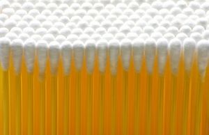 Wattestäbchen: Gefahr für die Ohren (Foto: pixelio.de, berwis) Wattestäbchen: Gefahr für die Ohren (Foto: pixelio.de, berwis)