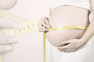 Baby-Bauch: kalte Temperaturen von Vorteil (Foto: Mirko Waltermann/pixelio.de) Baby-Bauch: kalte Temperaturen von Vorteil (Foto: Mirko Waltermann/pixelio.de)