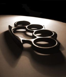 Schlagring: deutliche Unterschiede in den USA (Foto: pixelio.de, Jääähns)