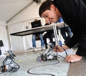 Roboter: Zusammenarbeit sinnvoll (Foto: flickr.com/DLR German Aerospace Center)