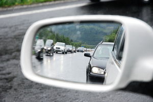 Rettungsgasse: Das gibt es online bislang nicht (Foto: rudolf ortne/pixelio.de)