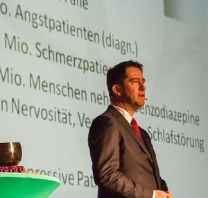 Dr. Goldberg bei einem seiner Vorträge (Foto: Rhein-Main-Fachpraxis)