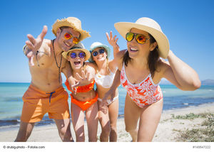 Familie am Strand (© drubig-photo - Fotolia.com)