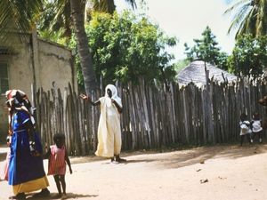 Dorf im Senegal: HIV dort oft epidemisch (Foto: pixelio.de, Jerzy Sawluk)