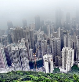 Hongkong: Smog umhüllt die Megastadt (Foto: M. Hermsdor, pixelio.de)