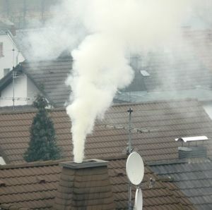 Schlot: Feinstaub in Städten gefährlich (Foto: pixelio,de, Daniel Bleyenberg)