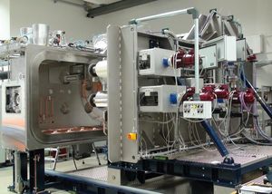 Moderne Rolle-zu-Rolle-Anlage am FEP (Foto: fep.fraunhofer.de) Moderne Rolle-zu-Rolle-Anlage am FEP (Foto: fep.fraunhofer.de)