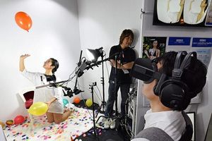 VR-Technologie: Träger fühlt Atem auf seinem Ohr (Foto: AFP)