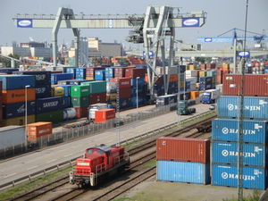 Hafen: Deutschland profitiert vom Export (Foto: pixelio.de, Georg Müller)