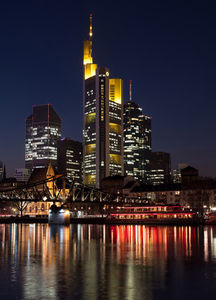 Frankfurt: eine beliebte Alternative (Foto: Sandro Almir Immanuel, pixelio.de)