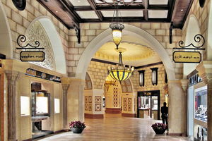 Mall in Dubai: Konsum macht Araber unglücklich (Foto: Bildpixel, pixelio.de)