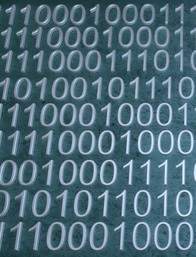 Binärcode: Algorithmus verbessert Qualität (Foto: Markus Vogelbacher/pixelio.de)